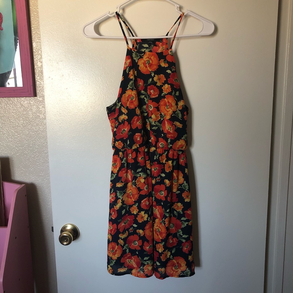 5/$25 👗 Adorable halter floral mini dress!